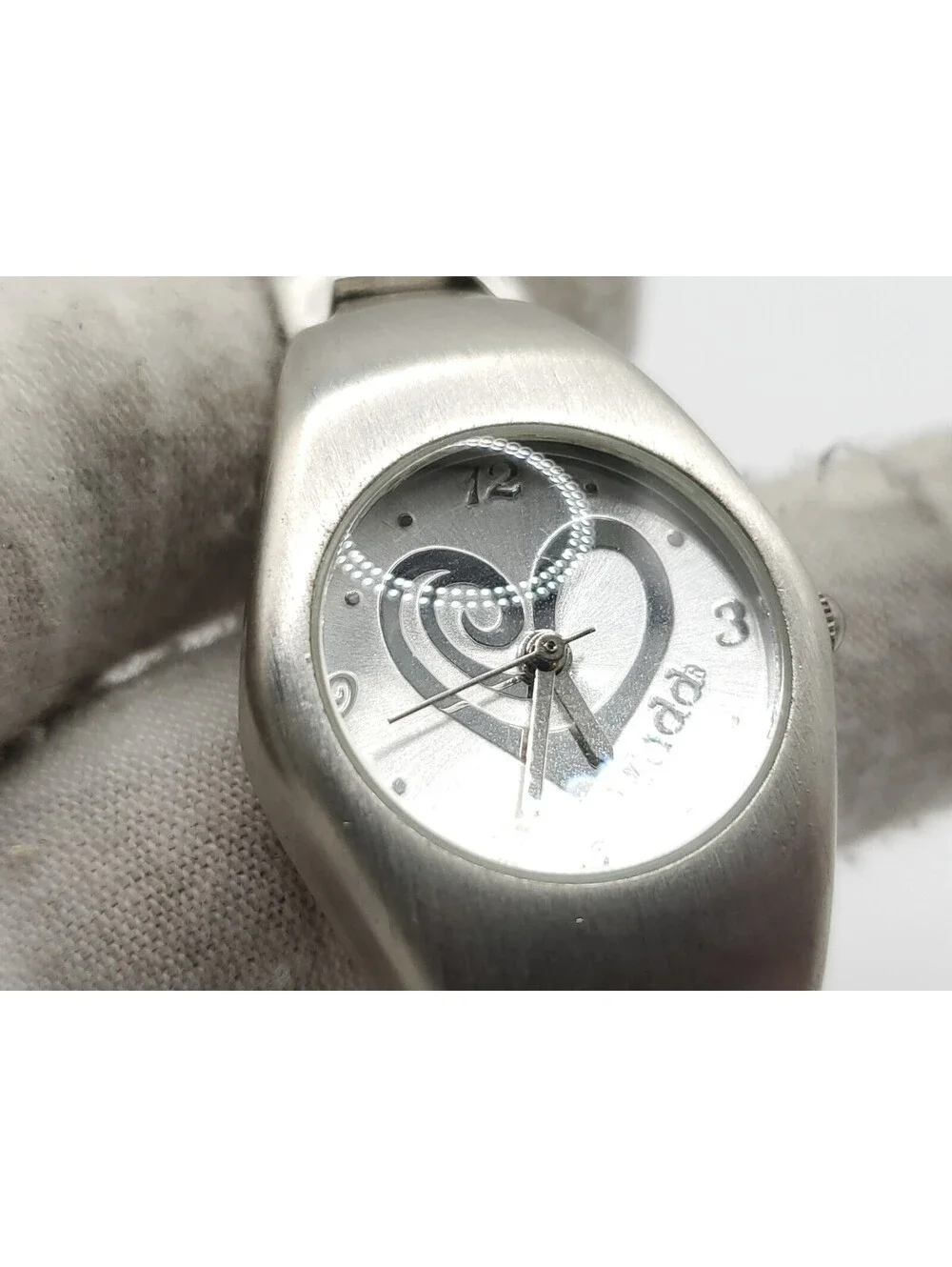 Mudd Heart Shape Dial Quartz Watch New Battery Silver Tone 24mm